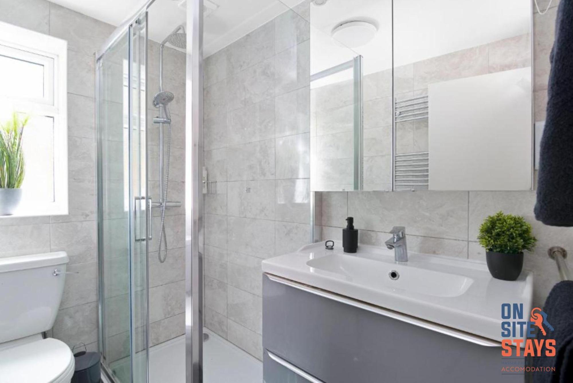 Onsitestays - Tranquil 2 Bedroom With Large Kitchen, Private Garden Near Wimbledon Station Appartement *