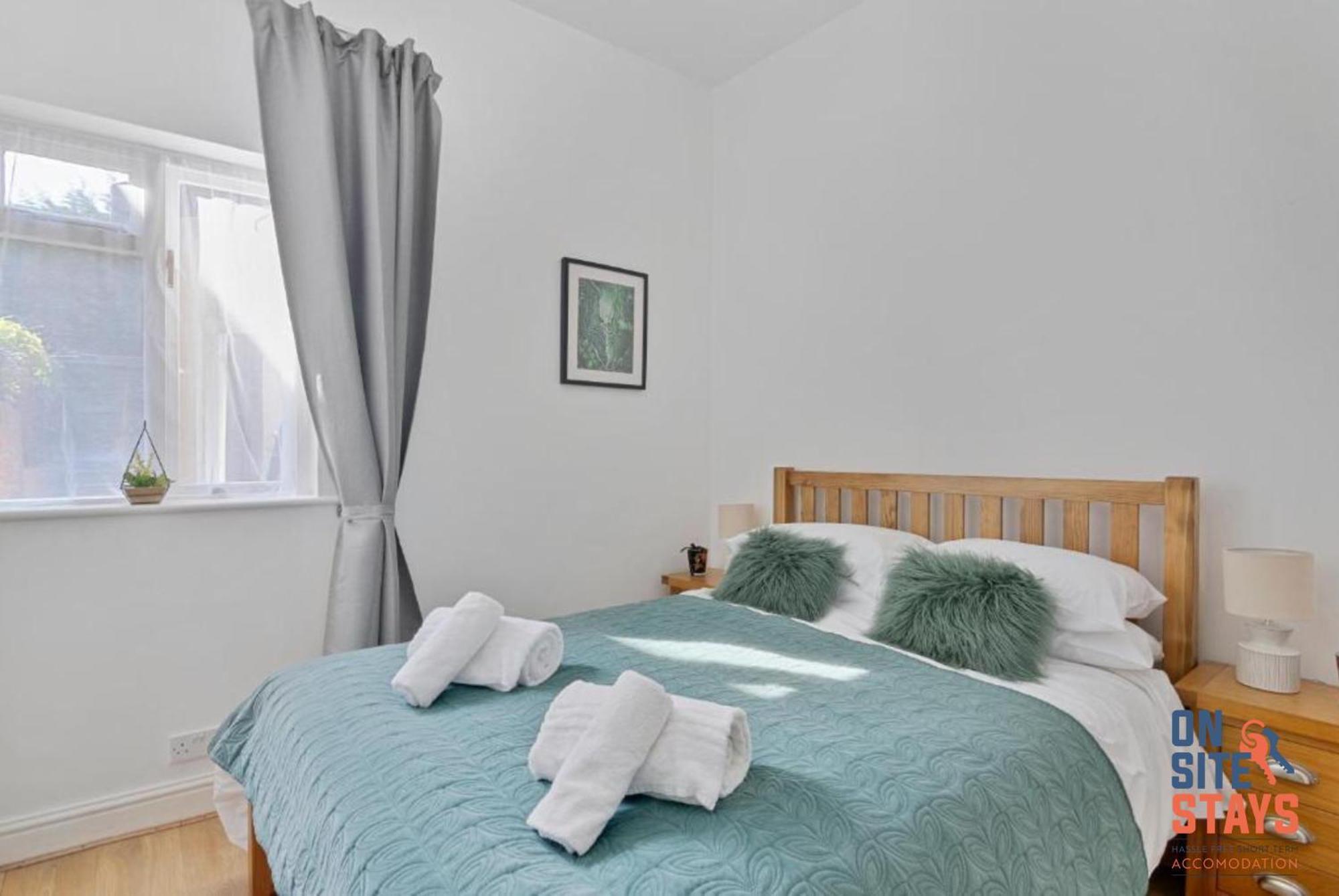 Onsitestays - Tranquil 2 Bedroom With Large Kitchen, Private Garden Near Wimbledon Station Appartement