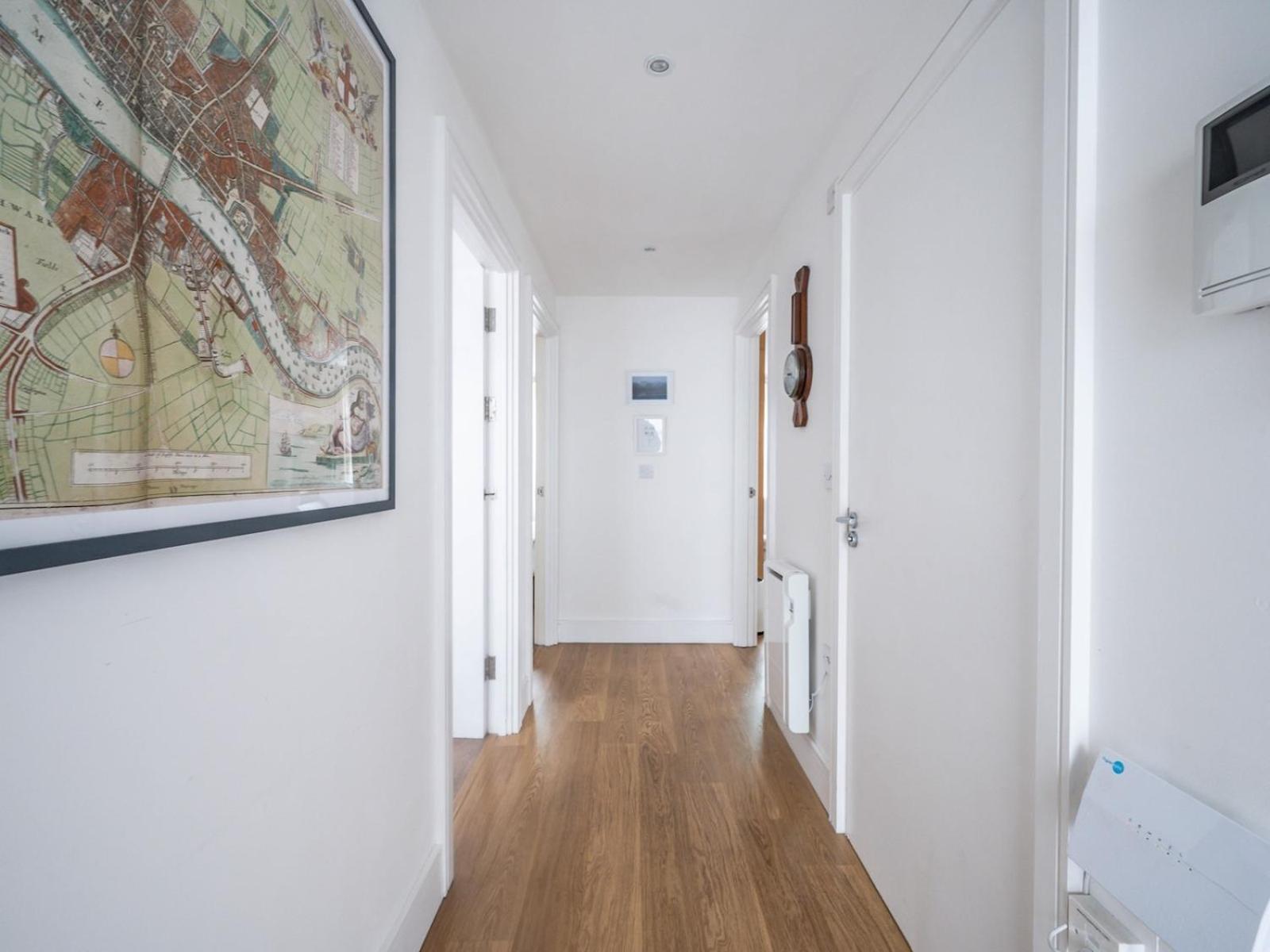 Appartement Cosy And Spacious Flat Near Bridge Londen