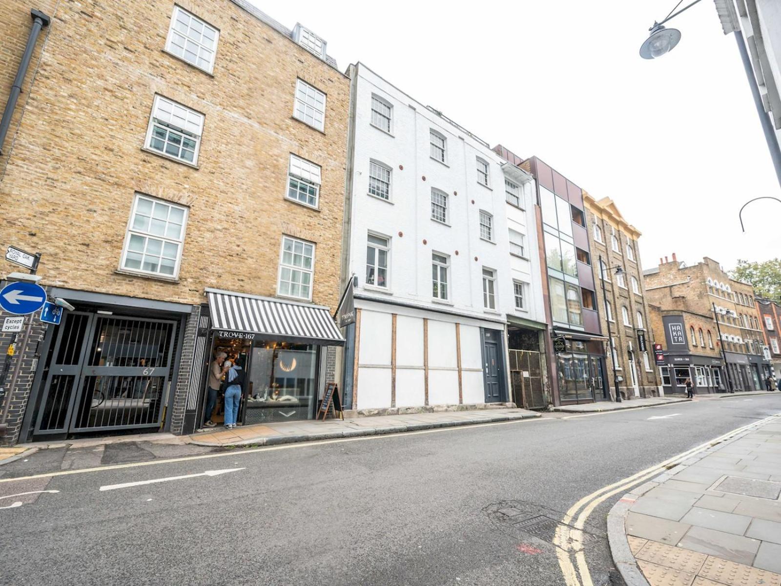 Appartement Cosy And Spacious Flat Near Bridge Londen