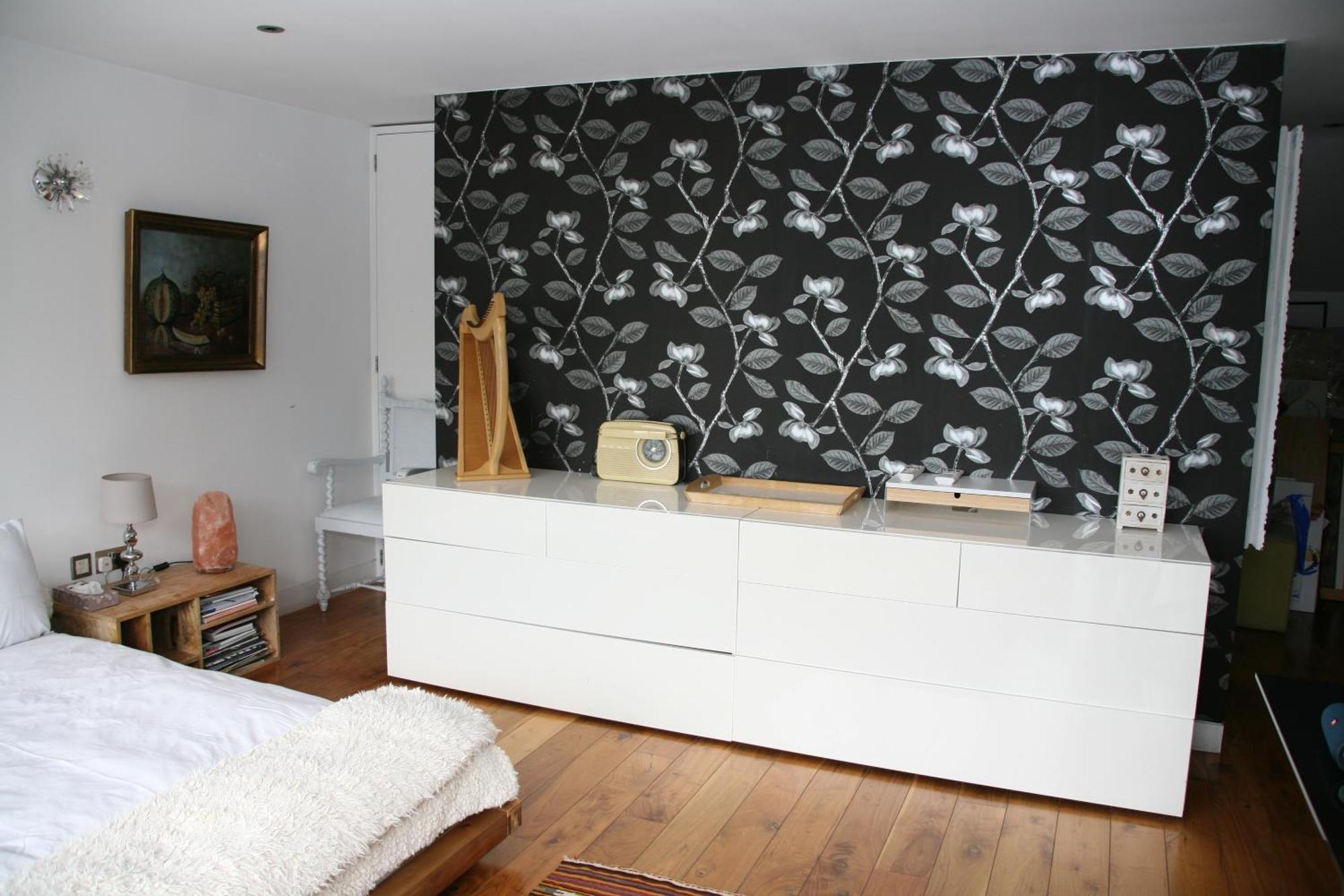 Homestay Studio For 3 With A Private Balcony In A Cubic House With Outside Pool London