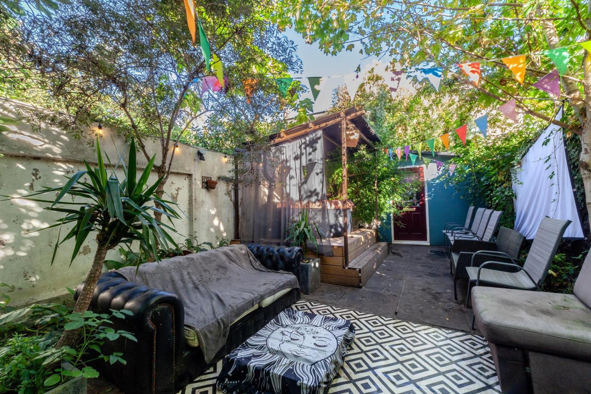Accommodatie bij particulieren Double W/projector & Garden Hot Tub Londen