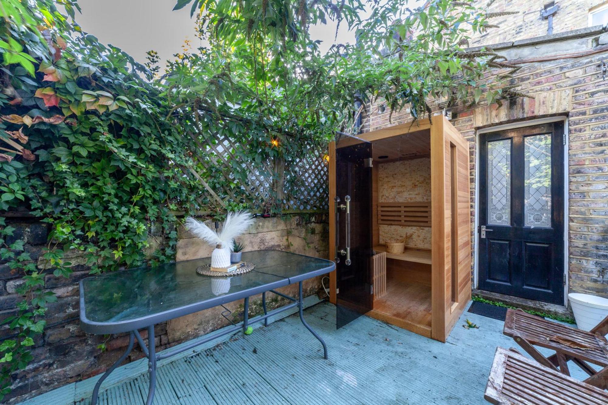 Accommodatie bij particulieren Double W/projector & Garden Hot Tub Londen