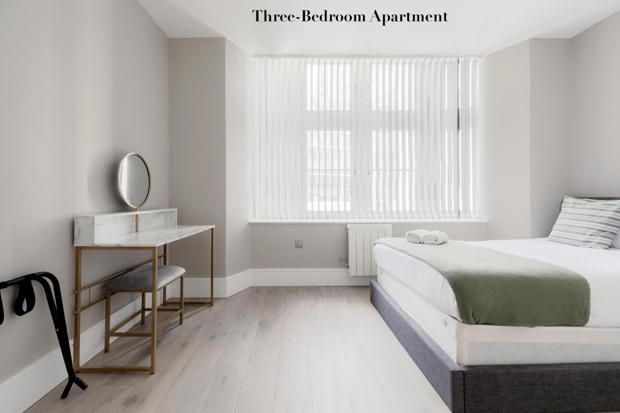 Superb Opposite Edgware Road Station * Londres