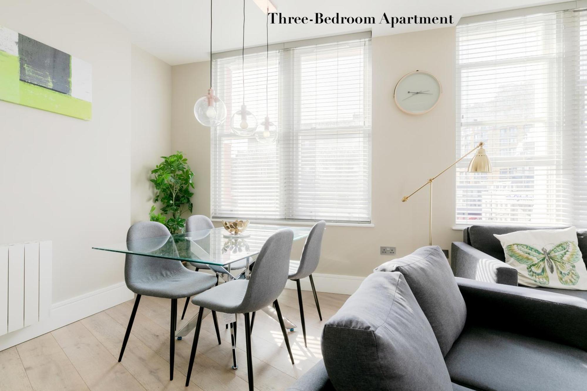 Superb Opposite Edgware Road Station * Londres