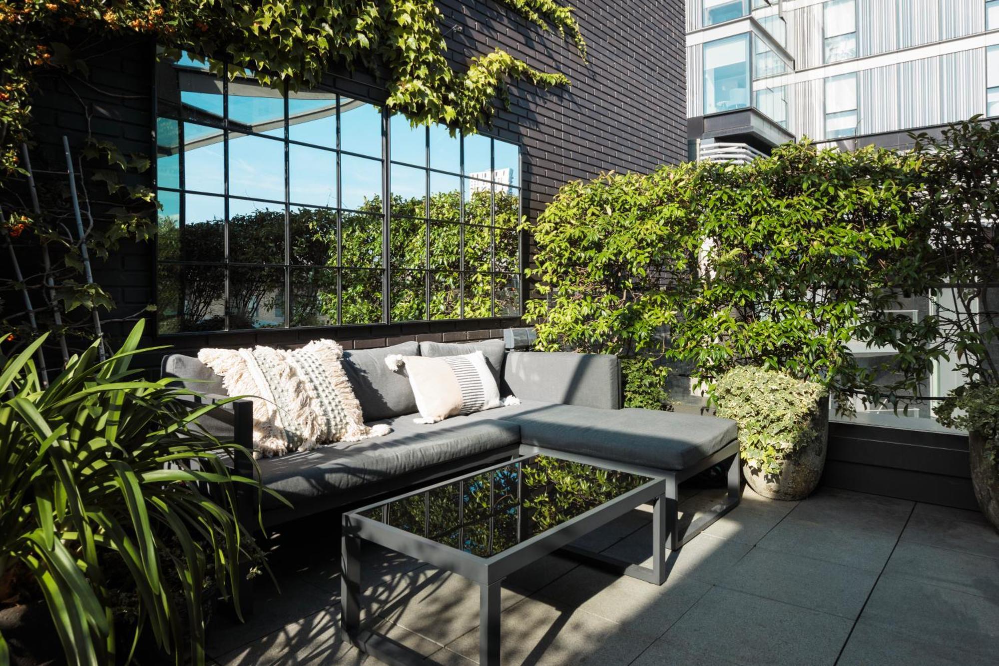 Luxurious Penthouse, Expansive Wrap-around Terrace *