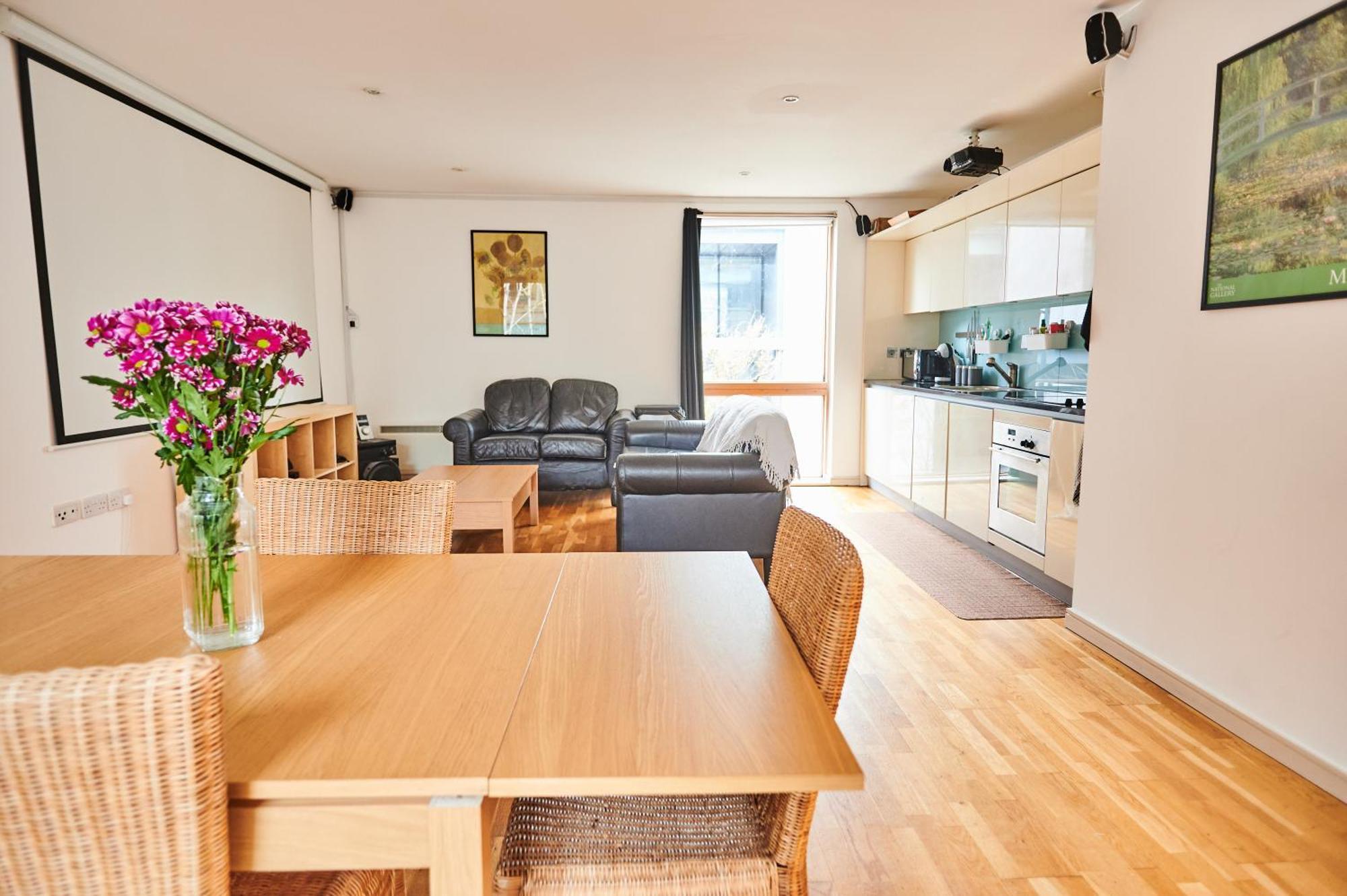 Bright 2 Bedroom Flat In Old Street With Balcony Apartamento