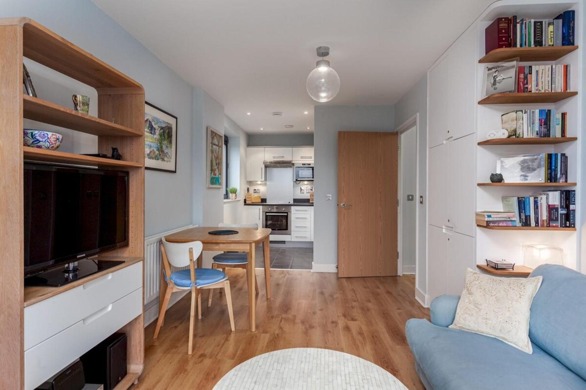 Bright And Stylish Kennington Gem