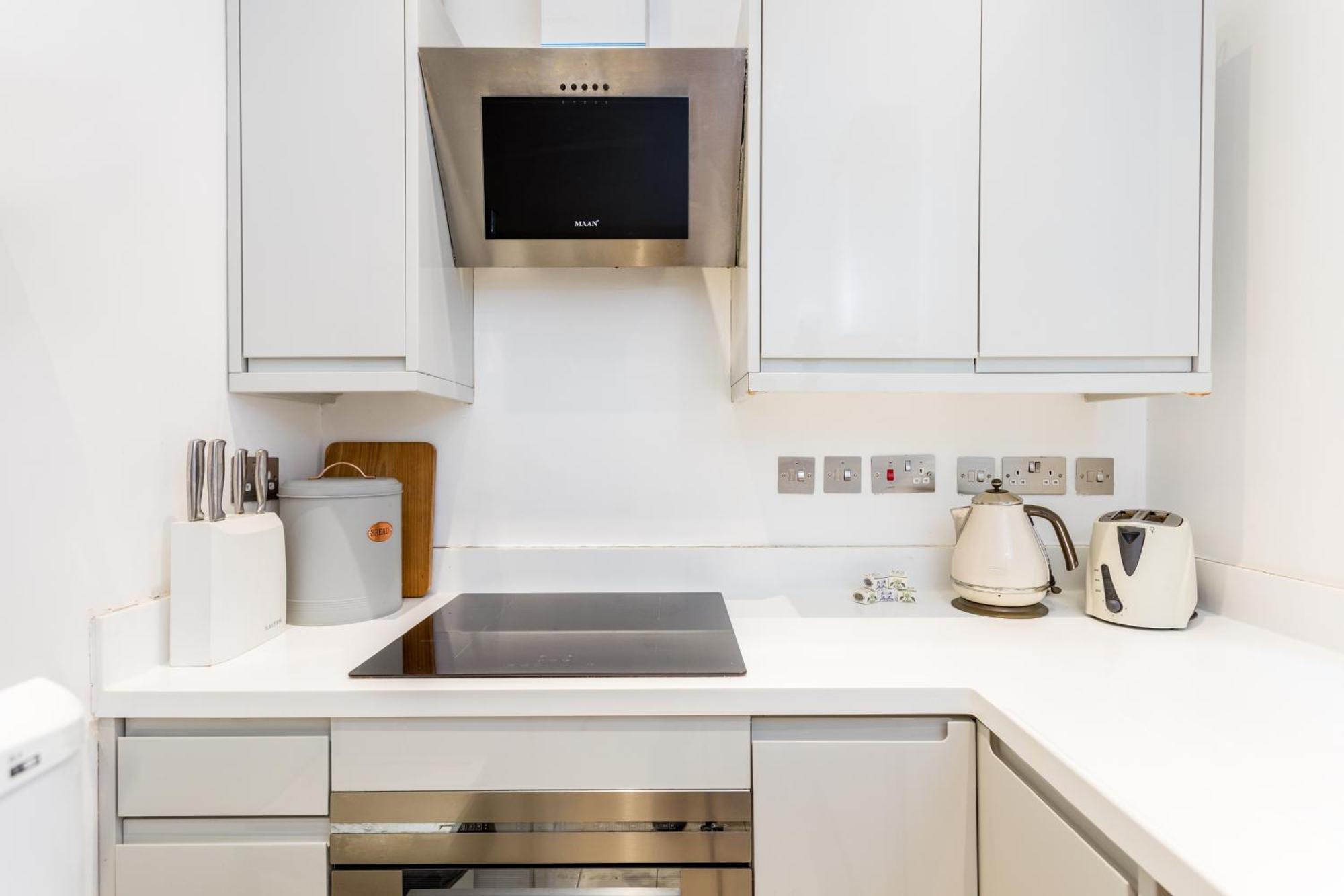 Bright Warwick Chambers Apartment London