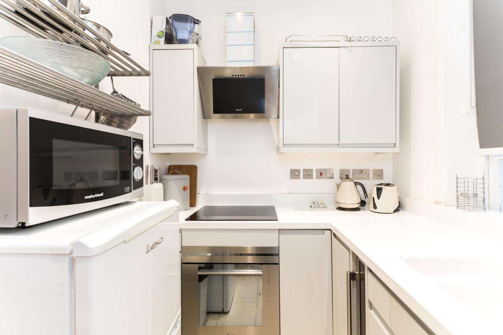Bright Warwick Chambers Apartment