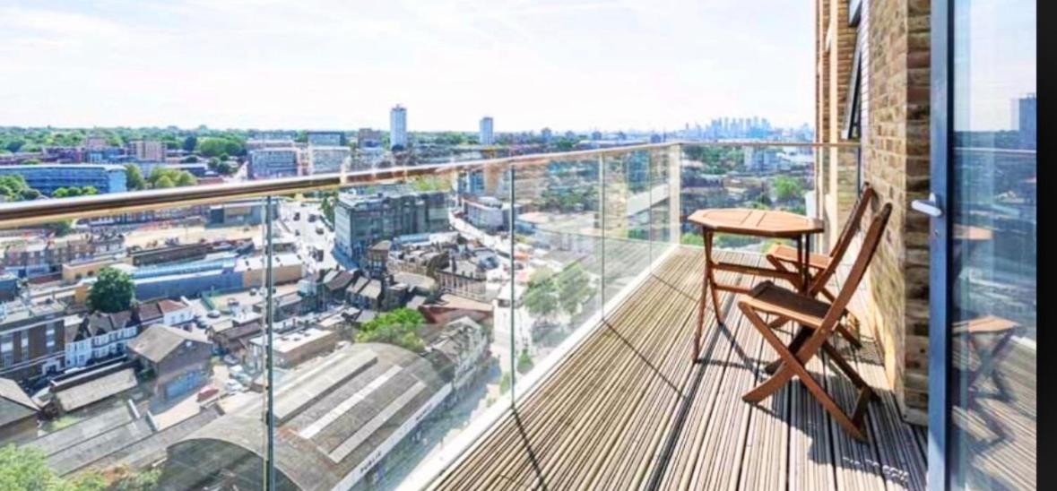 Spacious 2 Bed Flat Next To Elizabeth Line Apartamento