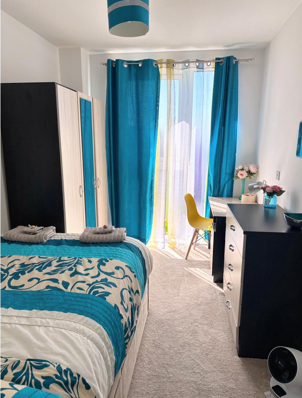 Spacious 2 Bed Flat Next To Elizabeth Line Apartamento *