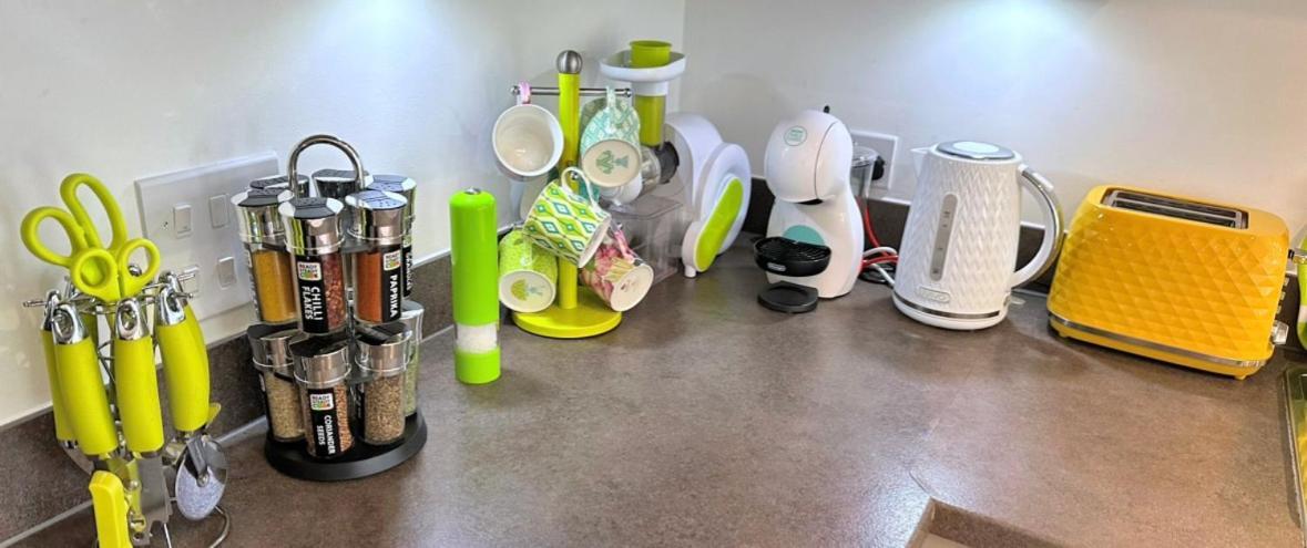 Spacious 2 Bed Flat Next To Elizabeth Line Apartamento