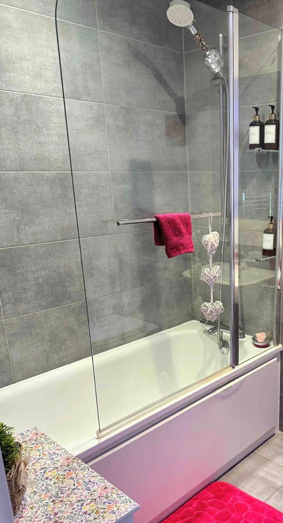 Spacious 2 Bed Flat Next To Elizabeth Line Londres
