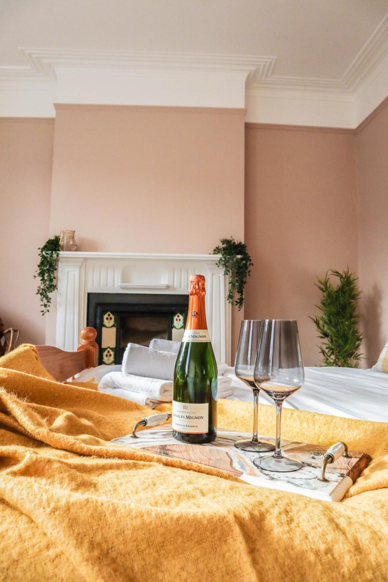 Casa de Férias Stunning 5 Bed House In Clapham - Free Wifi! *