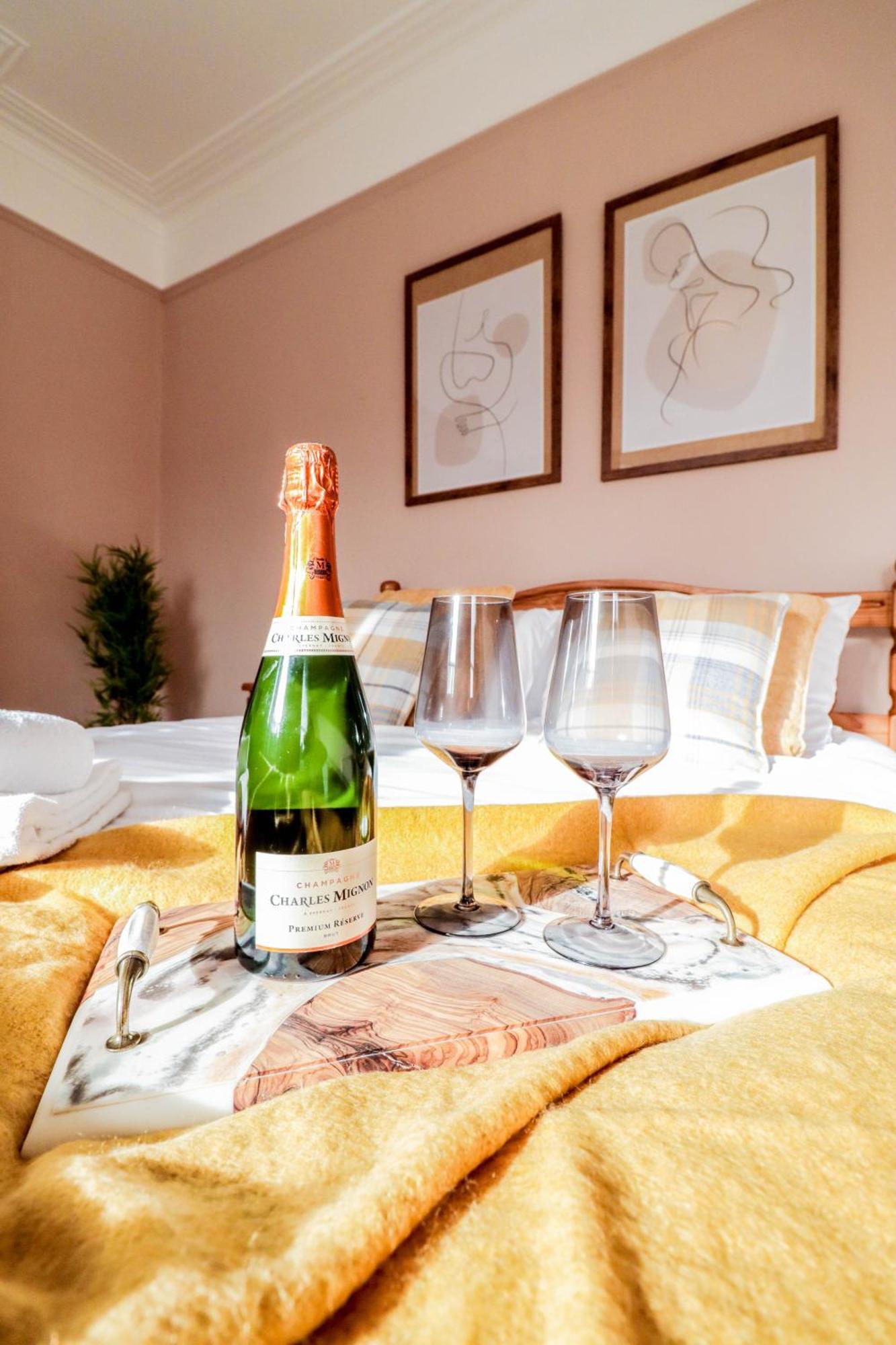 Casa de Férias Stunning 5 Bed House In Clapham - Free Wifi! *