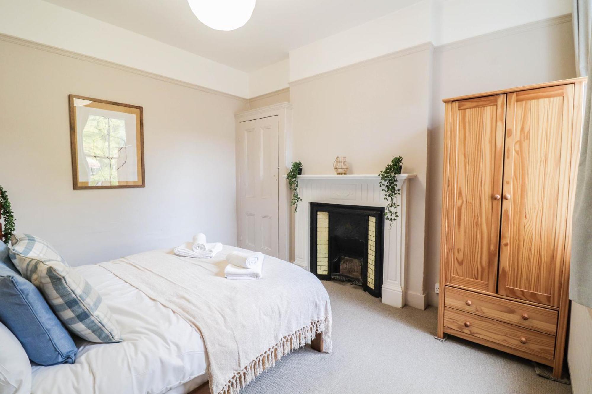 Stunning 5 Bed House In Clapham - Free Wifi! *