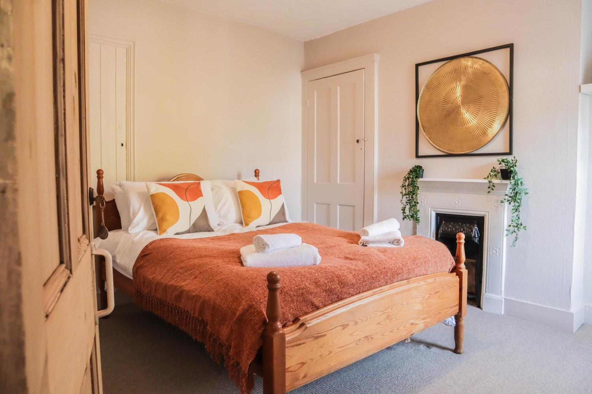Stunning 5 Bed House In Clapham - Free Wifi! *