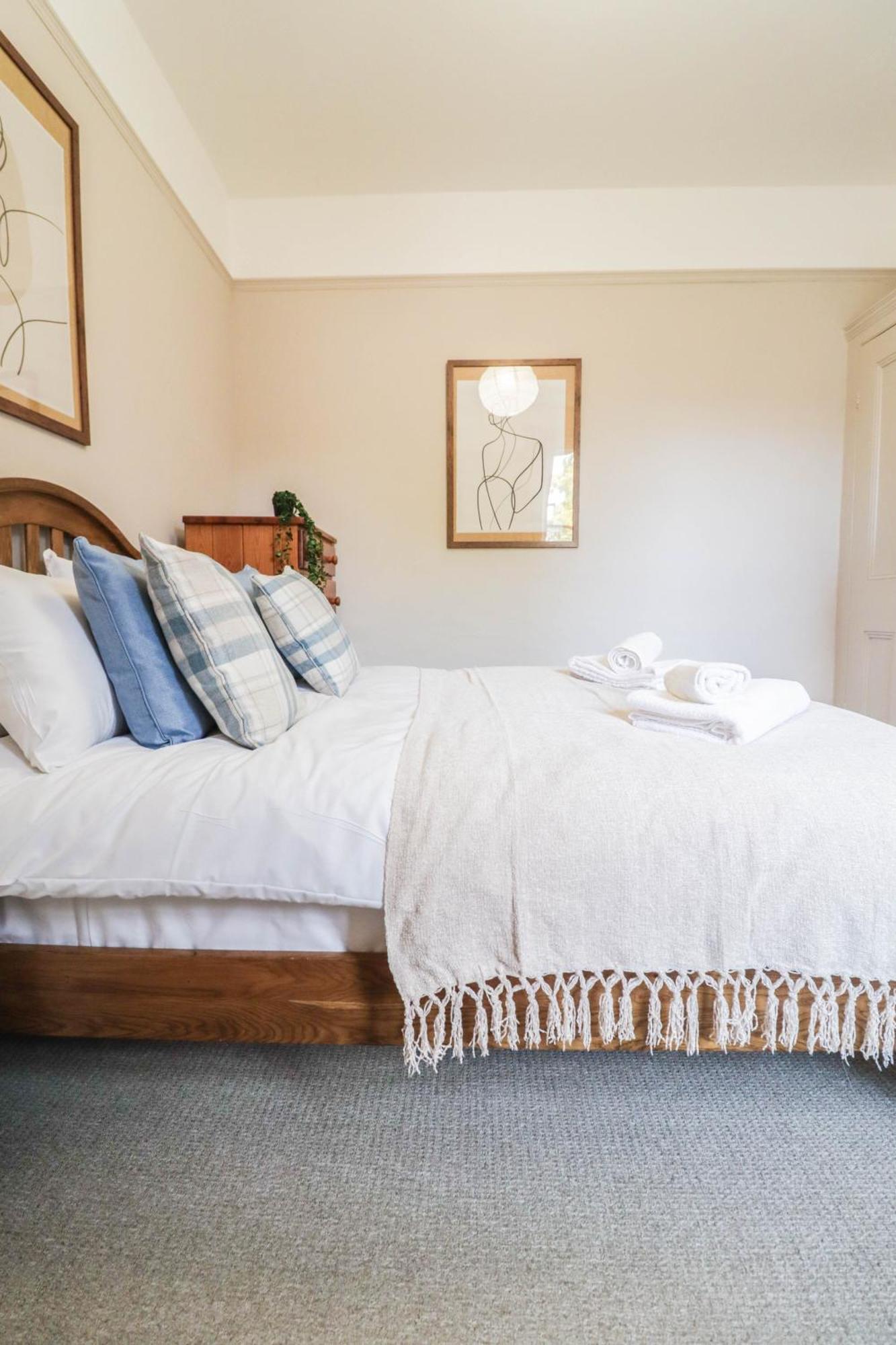 Stunning 5 Bed House In Clapham - Free Wifi!