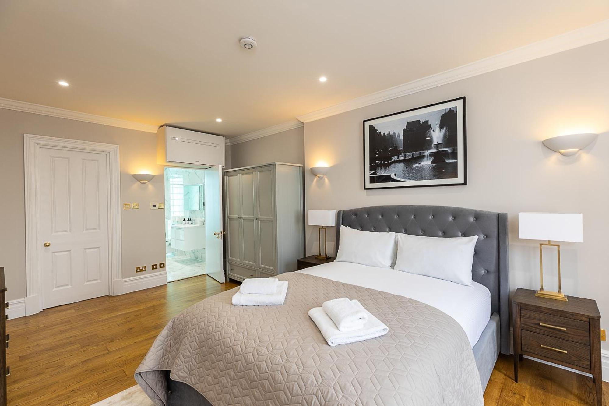 Astonishing Flats Near Mayfair & Piccadilly Circus Apartment