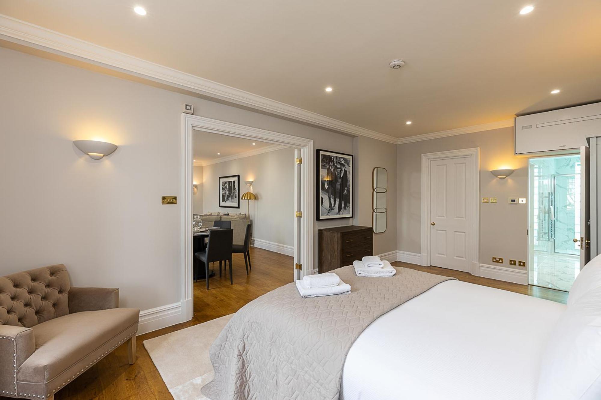 Astonishing Flats Near Mayfair & Piccadilly Circus London
