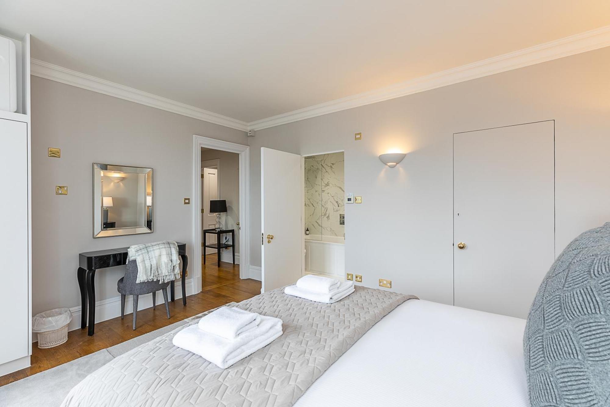 Astonishing Flats Near Mayfair & Piccadilly Circus Apartment