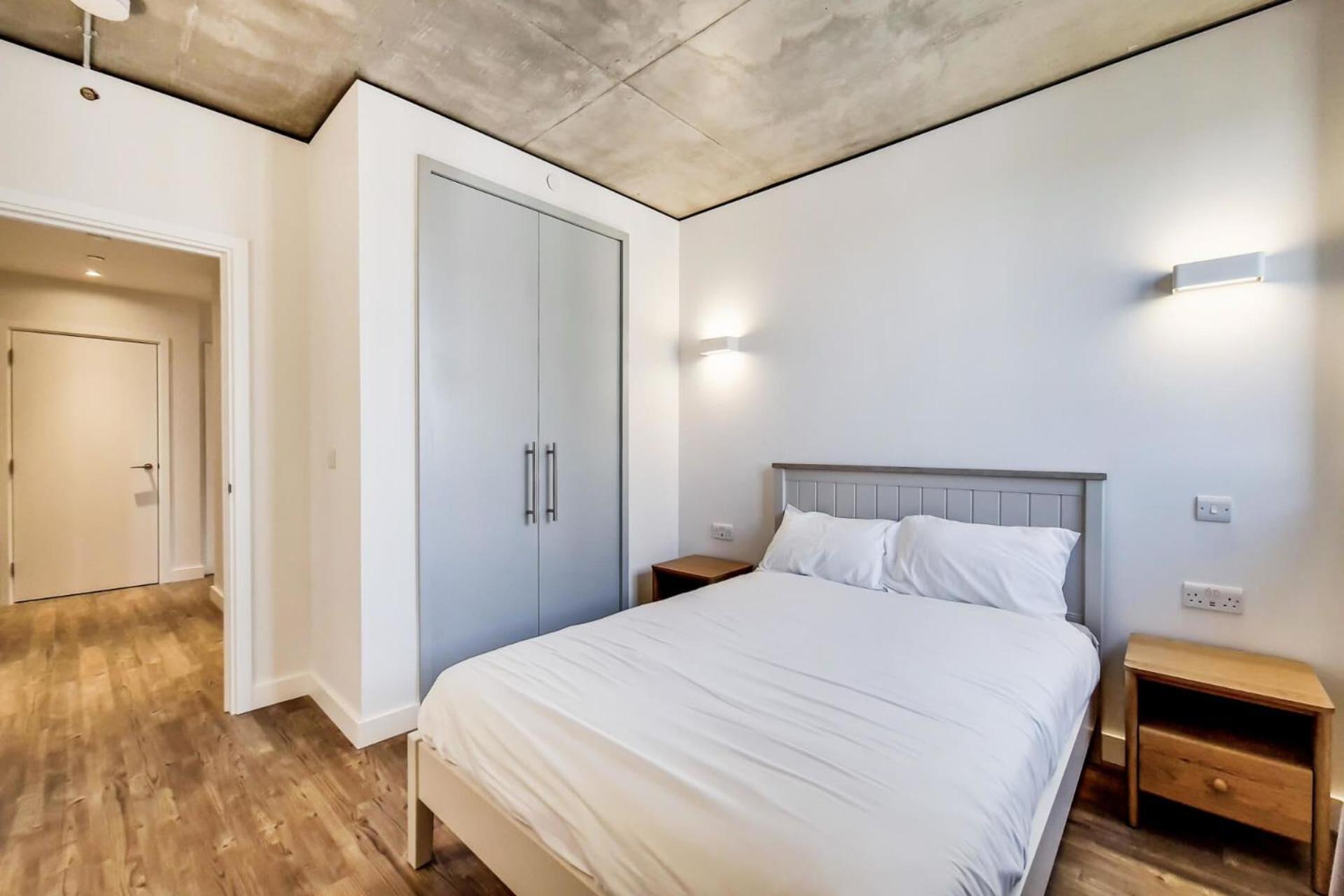 Botanical-inspired At Repton Gardens Right In The Heart Of Wembley Park Apartment