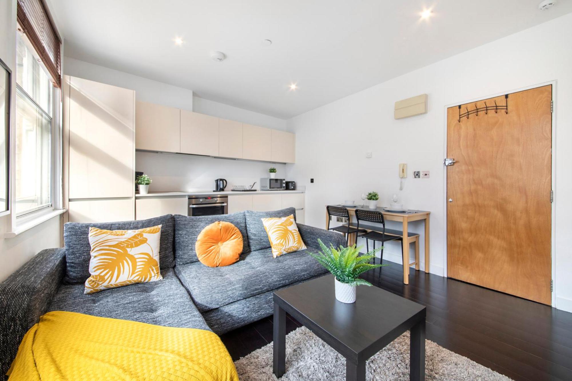 Luxury - Farringdon
