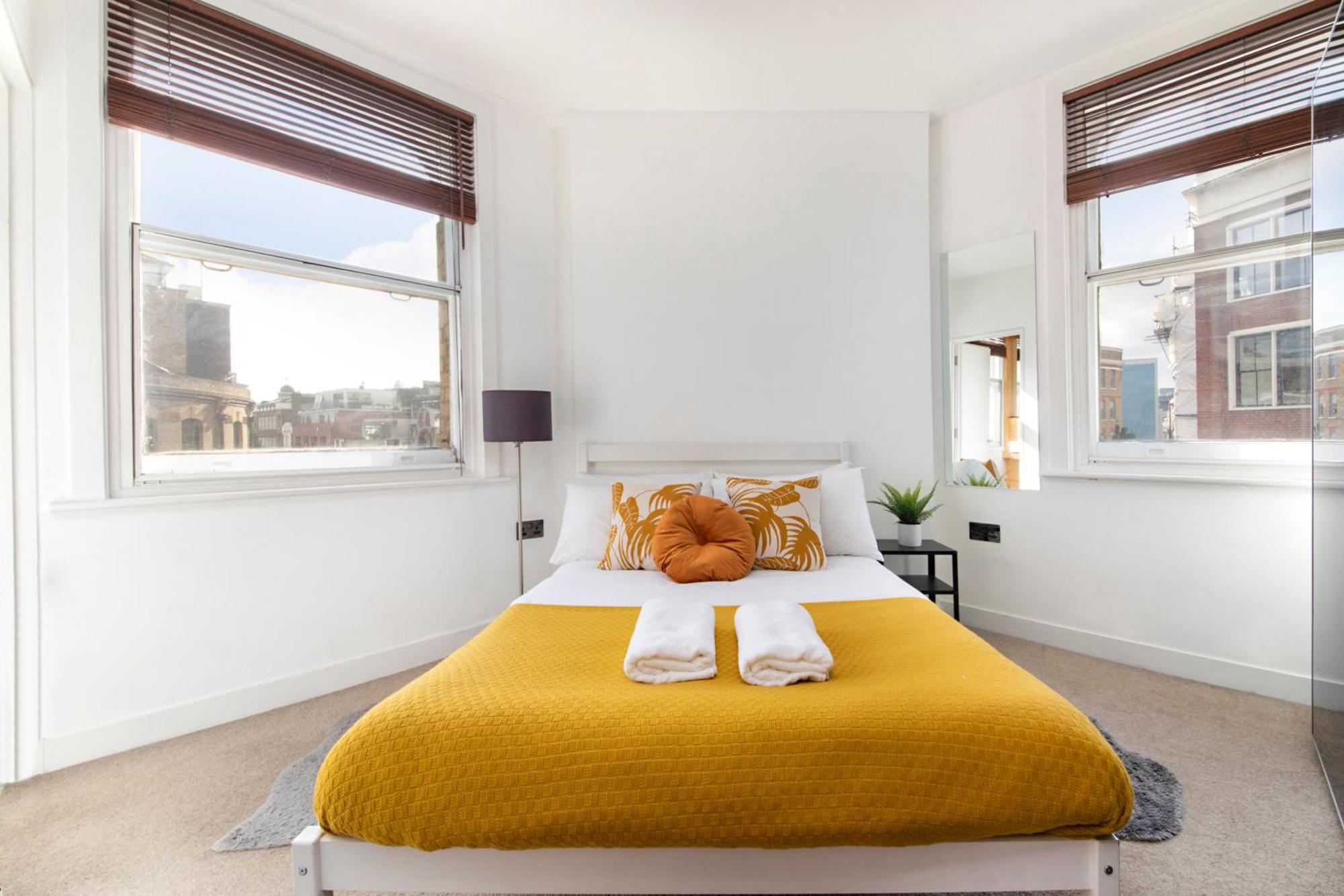 Luxury - Farringdon