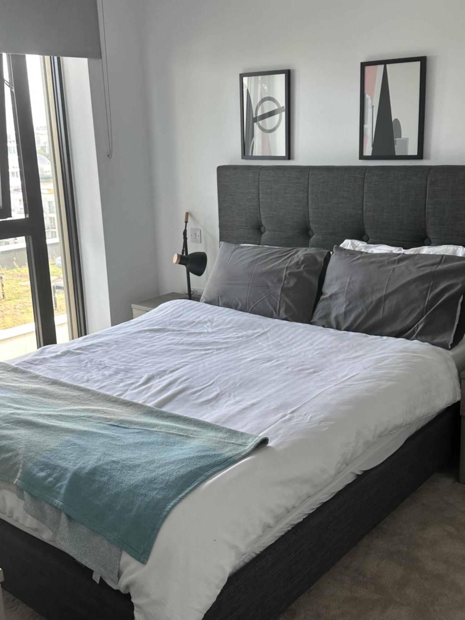 Spacious Modern 1 Bed Apartment. * London
