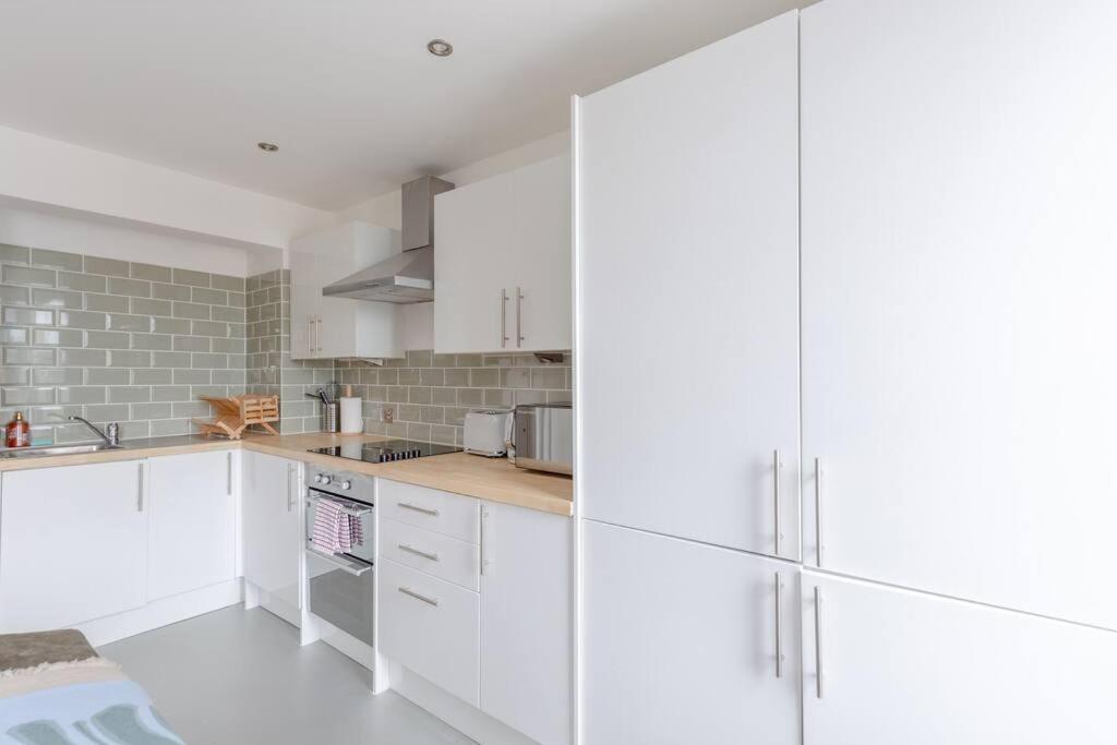 Modern 1bd Flat - 15 Min Walk To Bridge * London