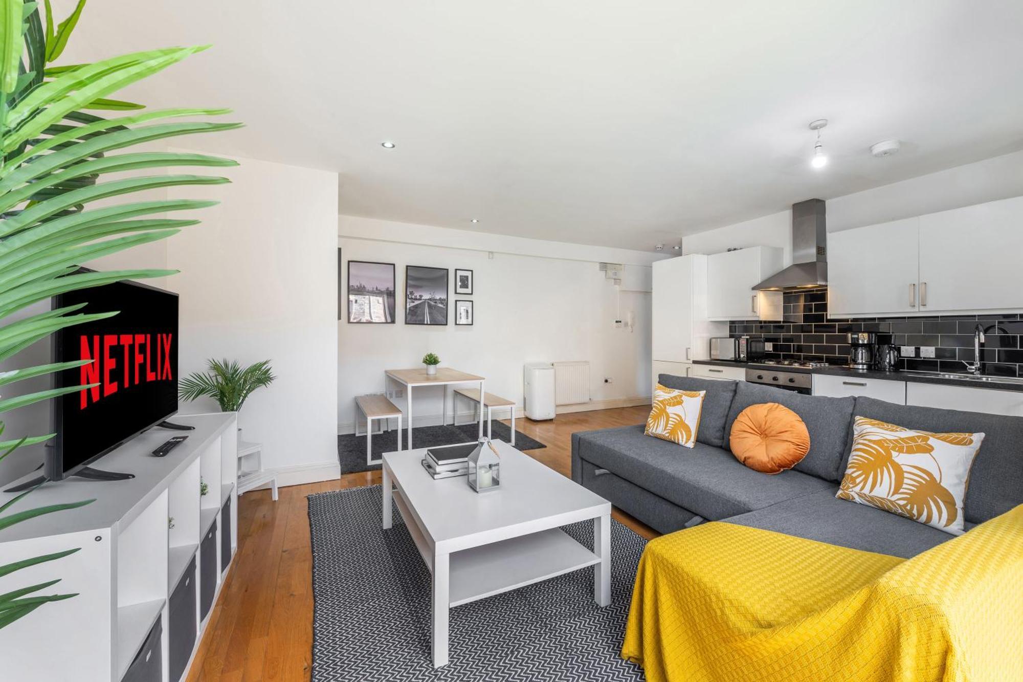Apartment Waterloo With Large Private Terrace - View Of The Eye - 1 Bedroom 1 Bath *