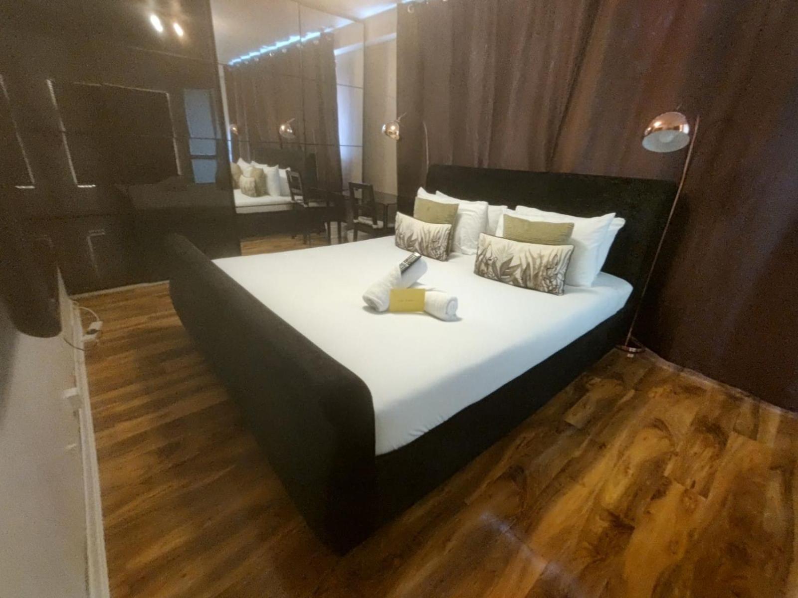 R3 Superking Sized Bed & 75