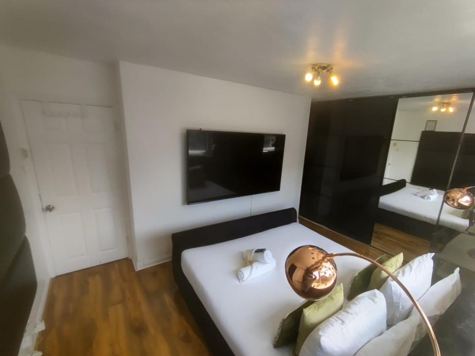 R3 Superking Sized Bed & 75