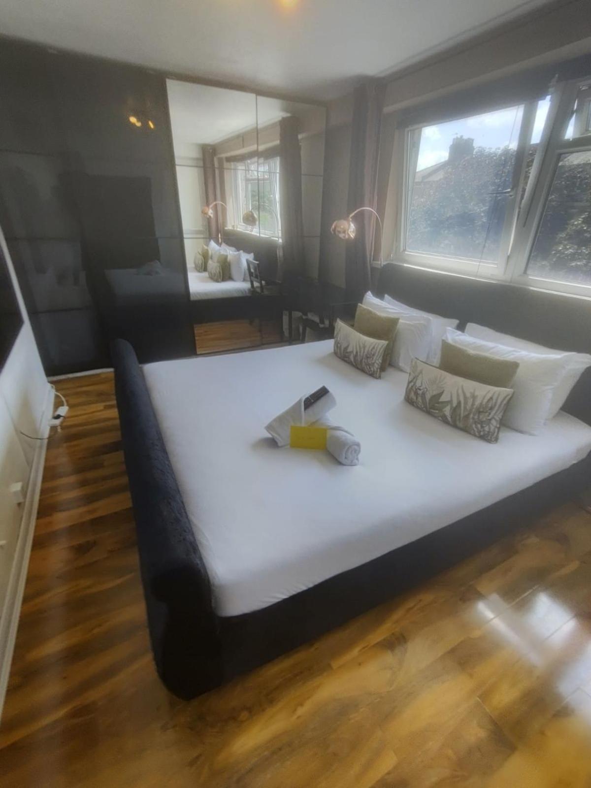Homestay R3 Superking Sized Bed & 75
