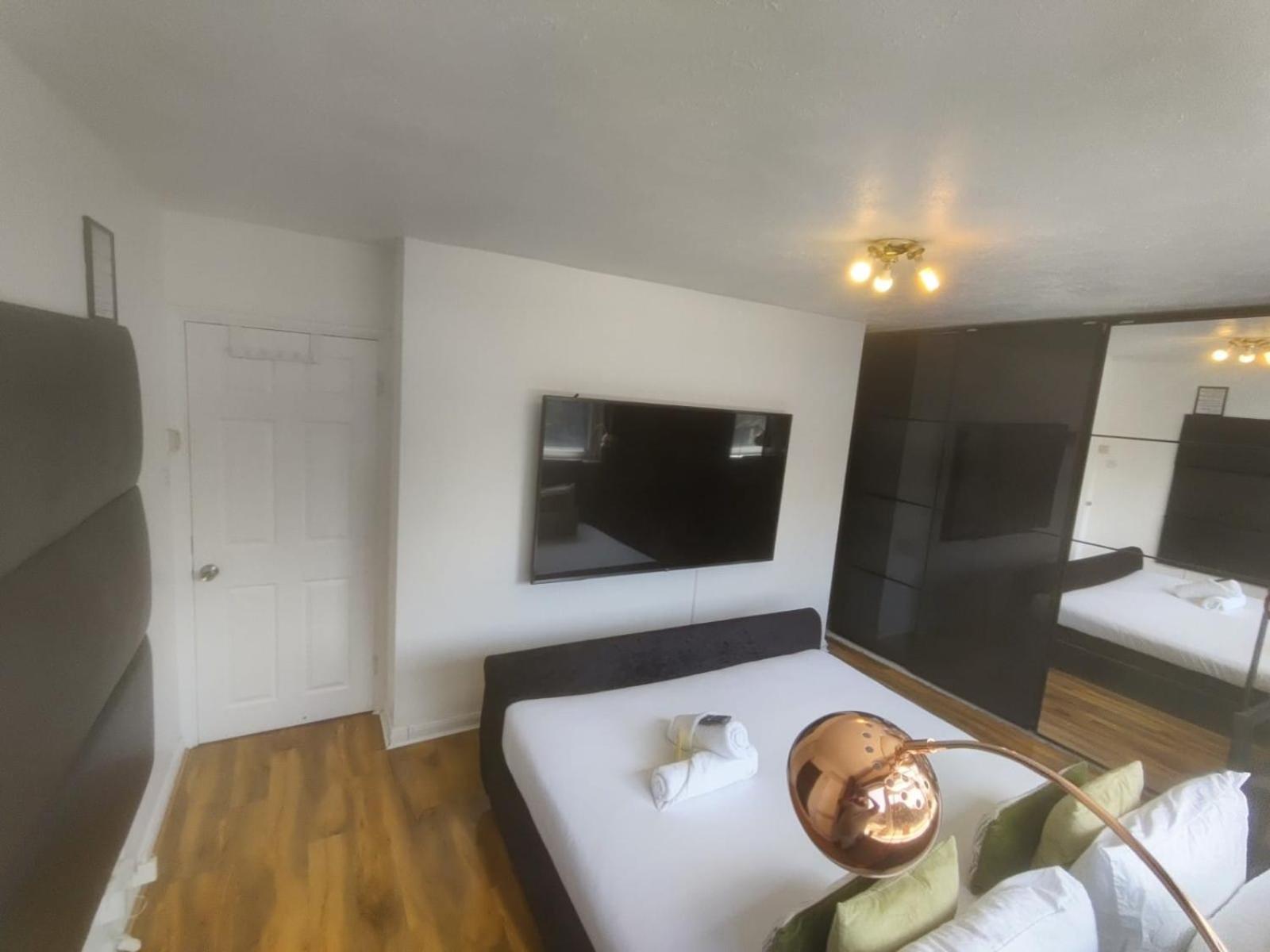 R3 Superking Sized Bed & 75