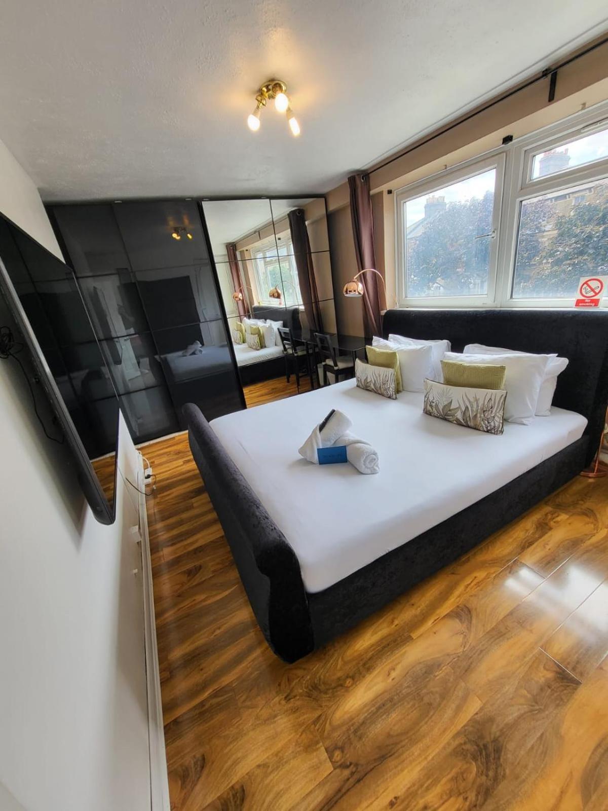 Homestay R3 Superking Sized Bed & 75