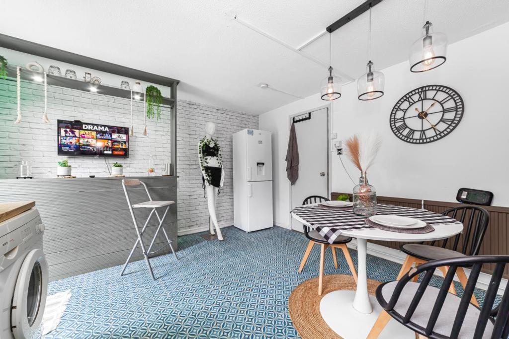 Hébergement de vacances 2bed Garden House W/hot Tub, Sauna & Cinema