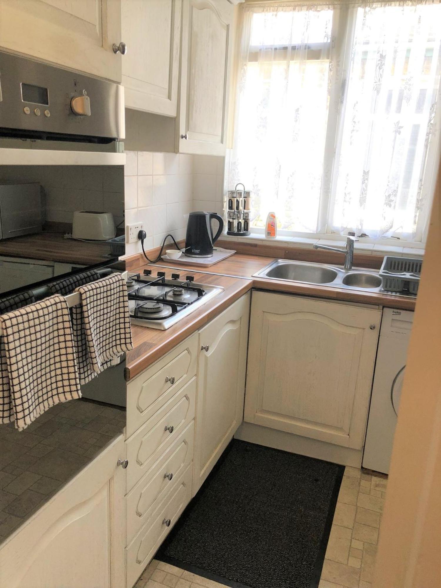 Spacious West 2 Bedroom