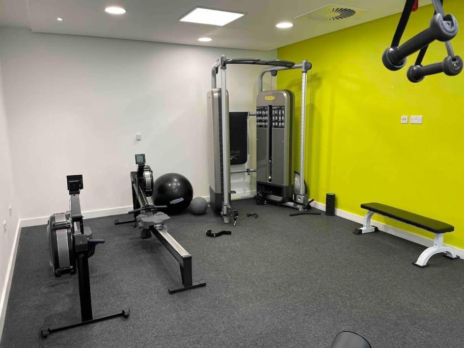 Cool Dalston Studio With Balcony And Gym Londen