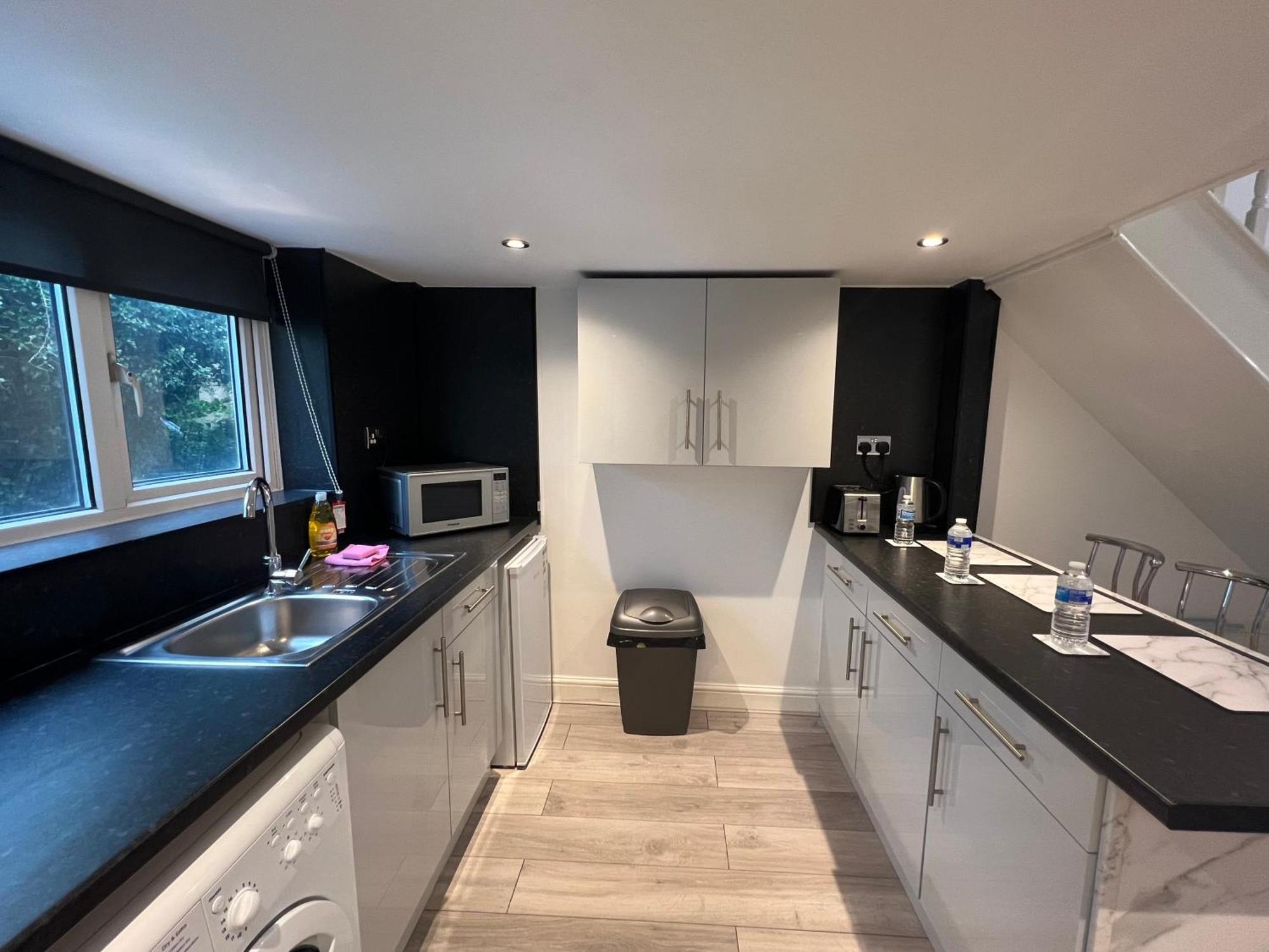 Comfy - Finchley Road *