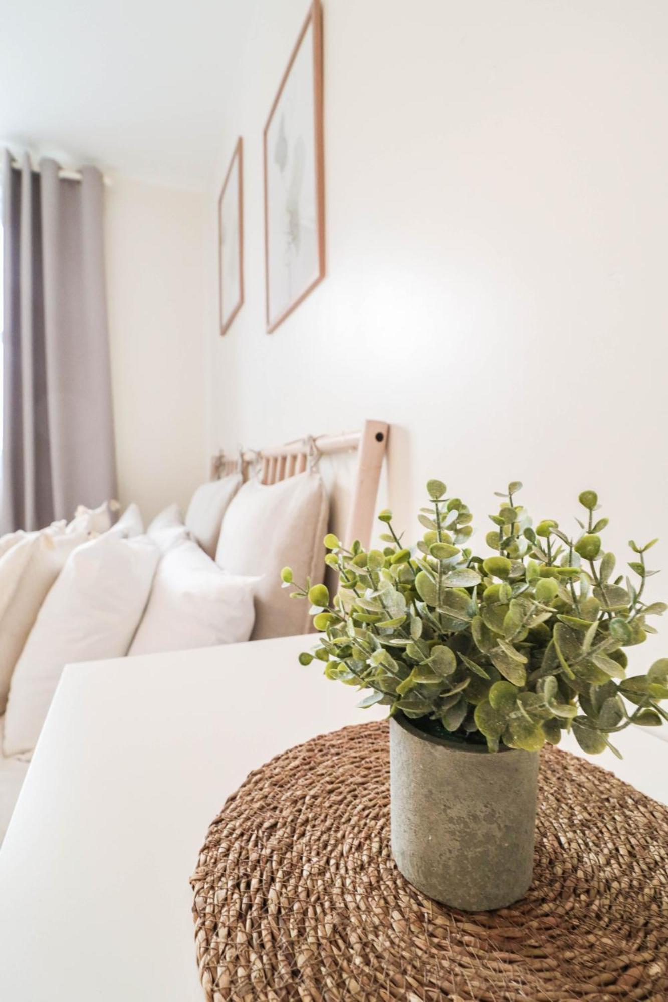 Beautiful 2-Bedroom Flat Just Steps From Oval Station