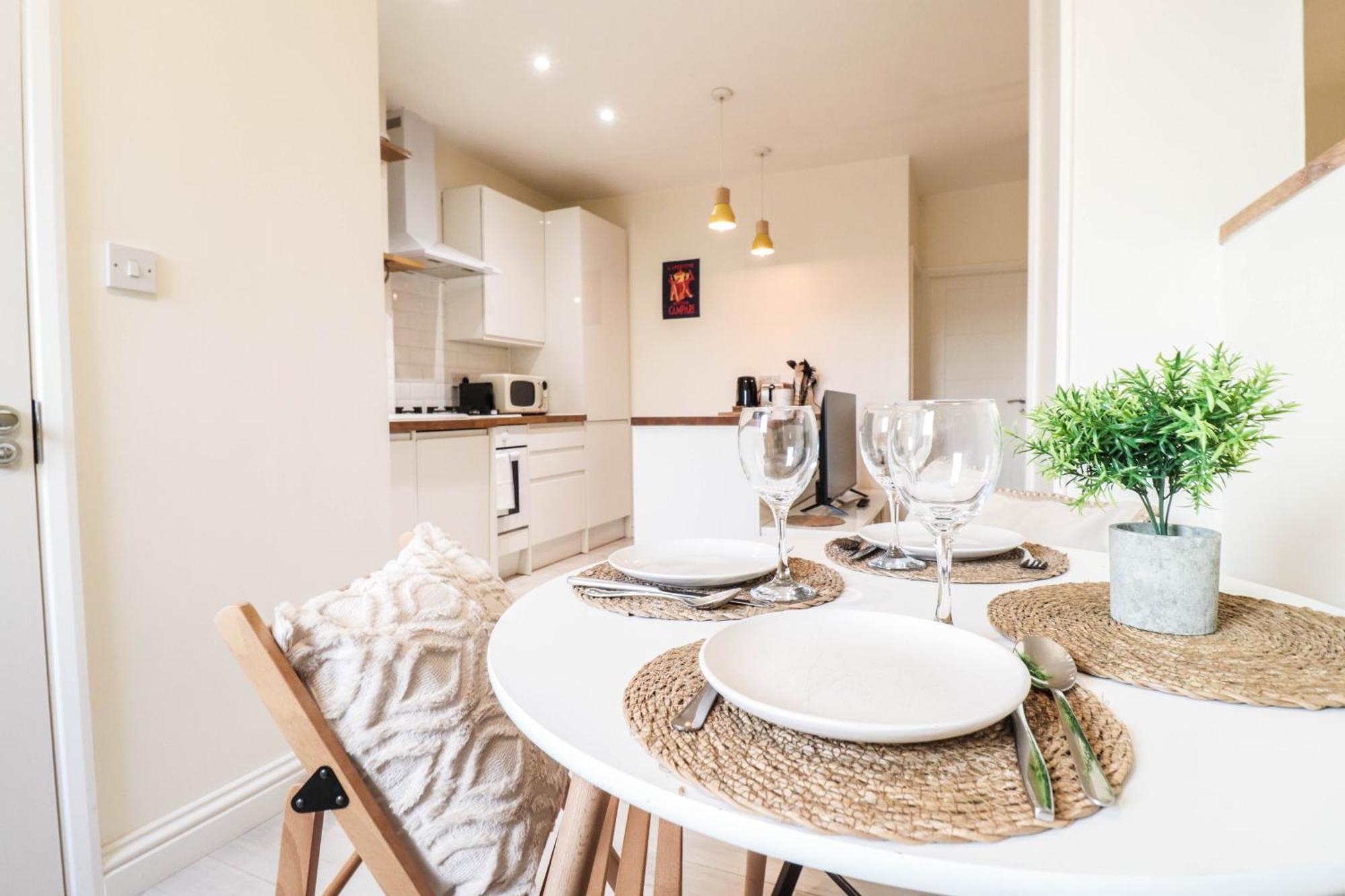 Beautiful 2-Bedroom Flat Just Steps From Oval Station Apartamento Londres