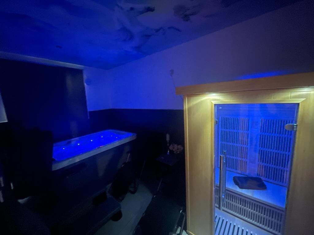 Luxury With Private Jacuzzi Hot Tub & Sauna Apartamento