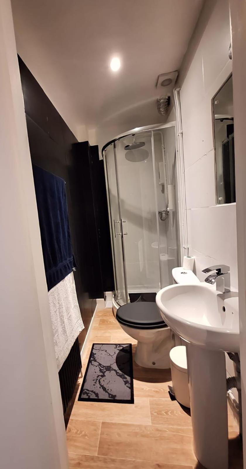 Double Lgbt Bed and breakfast *