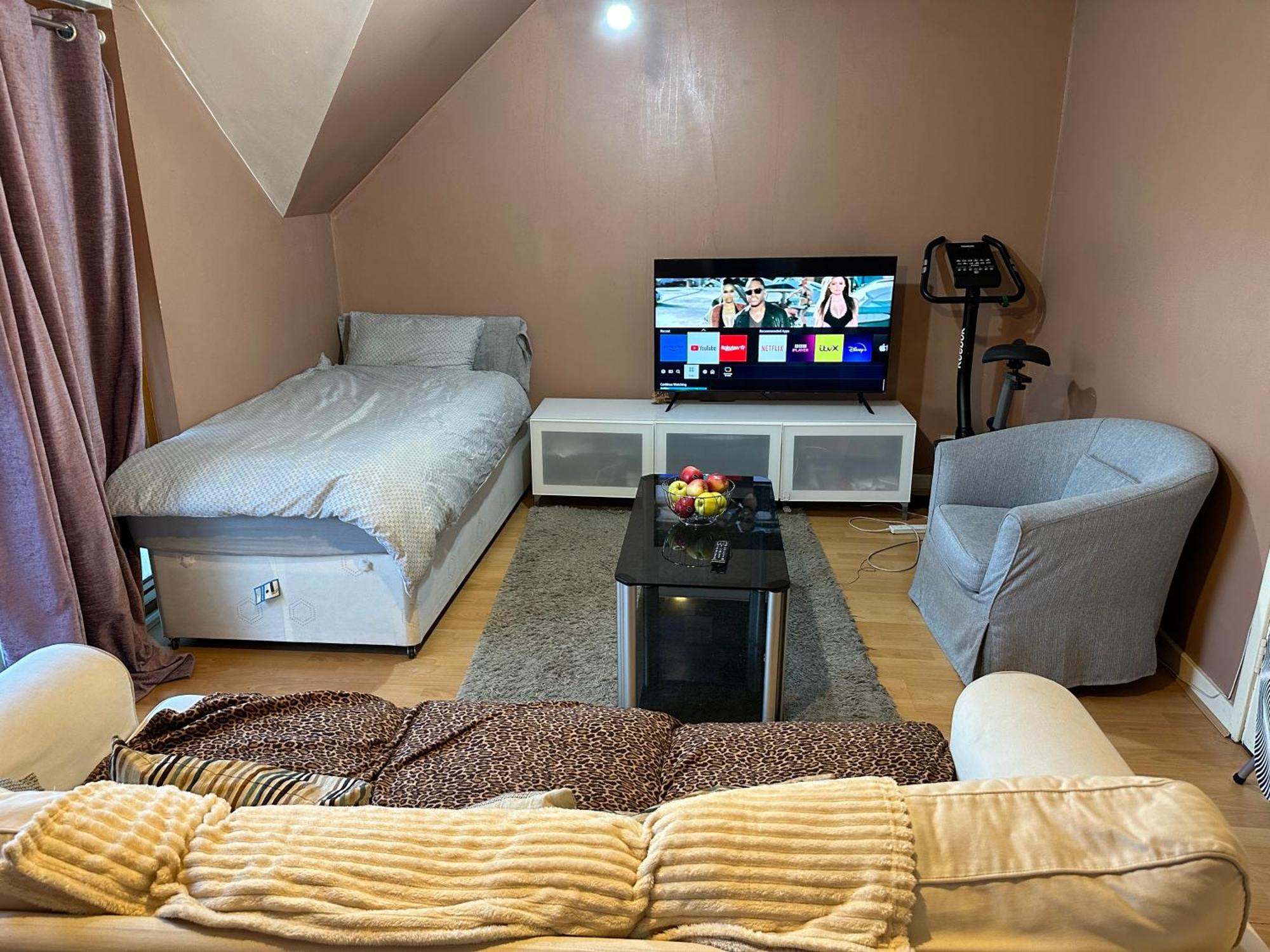 Habitación en casa particular Wembley Serviced Apartment, 20mins From Central Londres