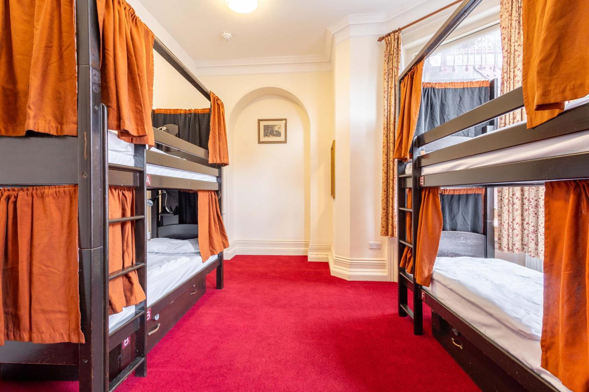 Hostal Palmers Alojamiento: Swiss *