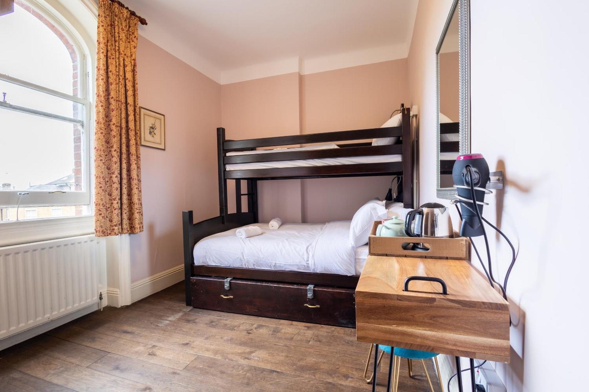 Palmers Alojamiento: Swiss Hostal