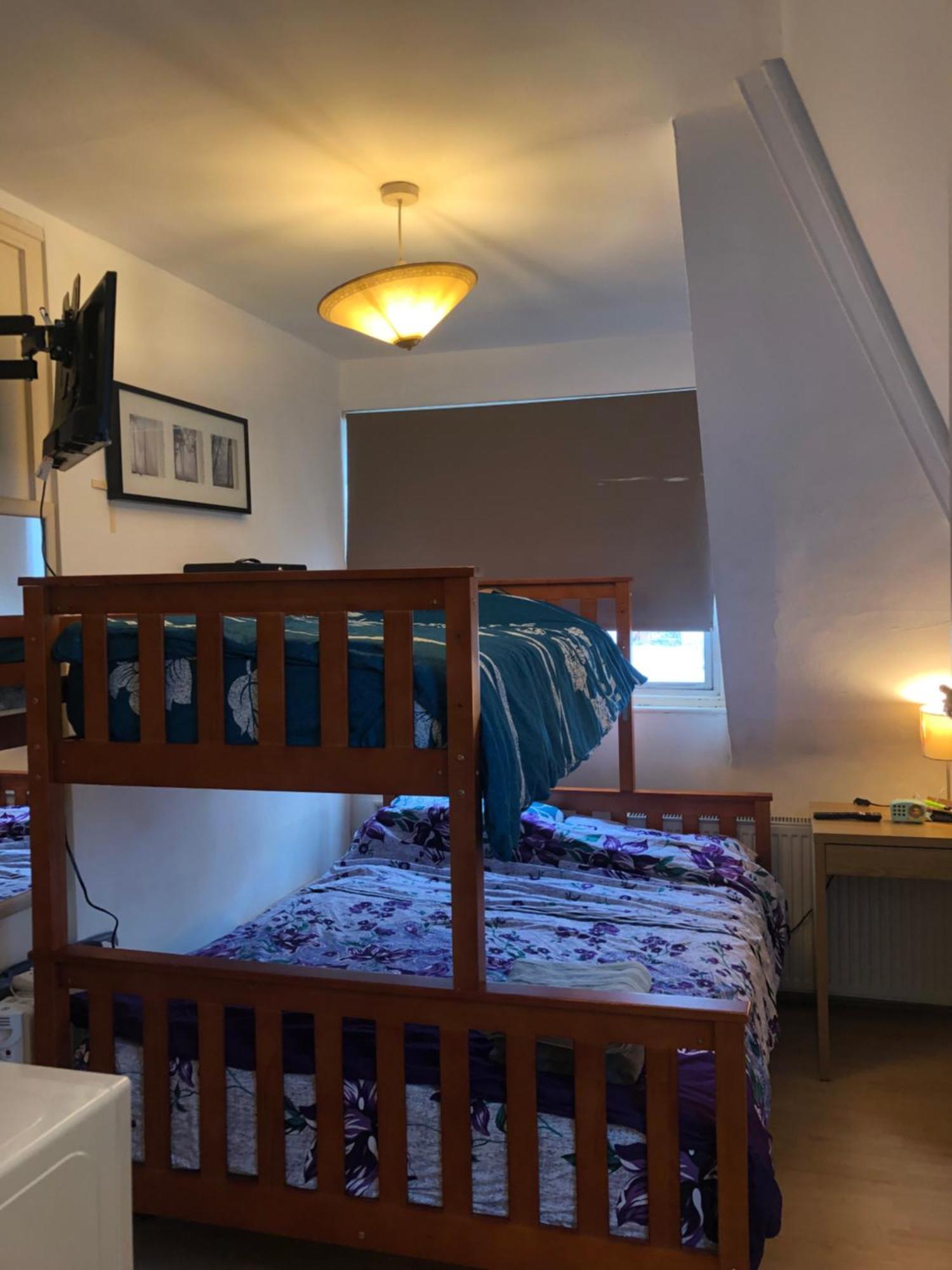 Peaceful Studio-flat With Driveway In Golders Green Londres