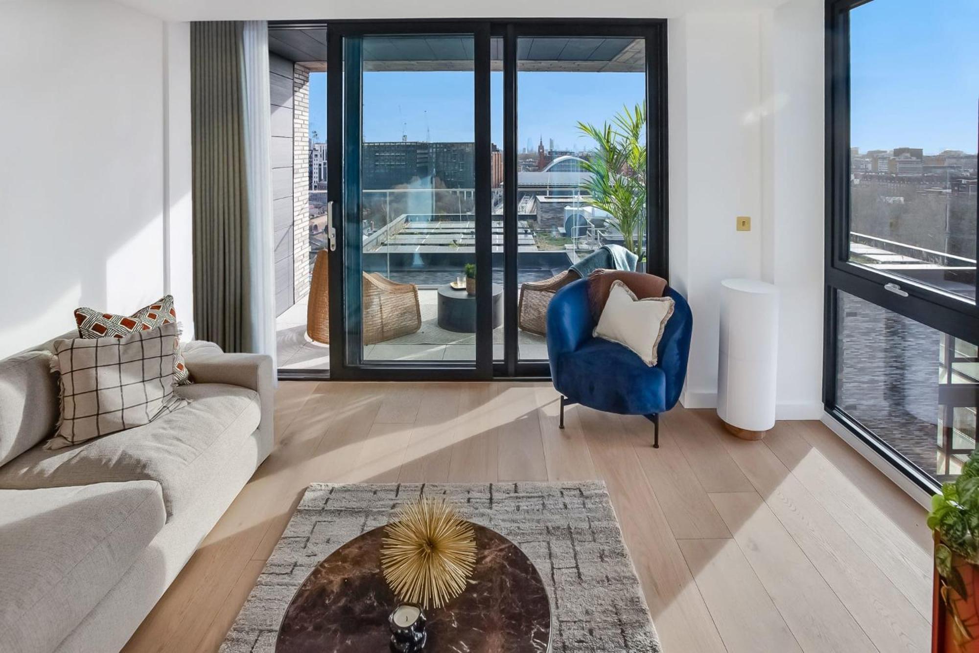 Modern At Enclave Located In Central Apartment